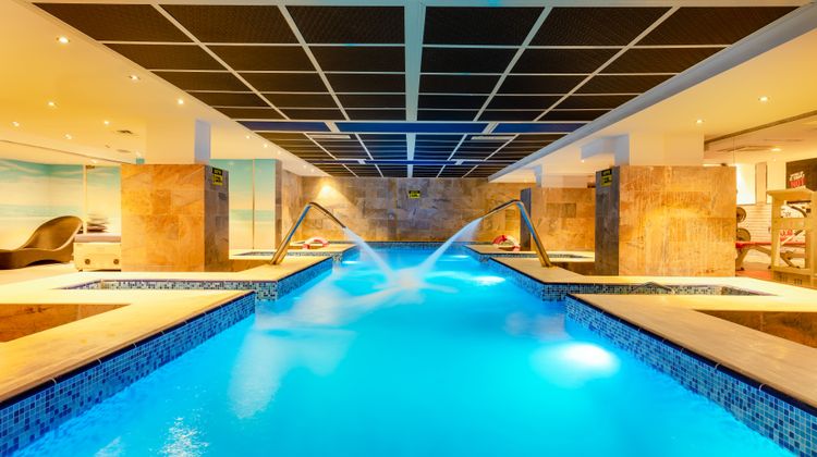 Holiday inn Riyadh-Al Qasr Pool