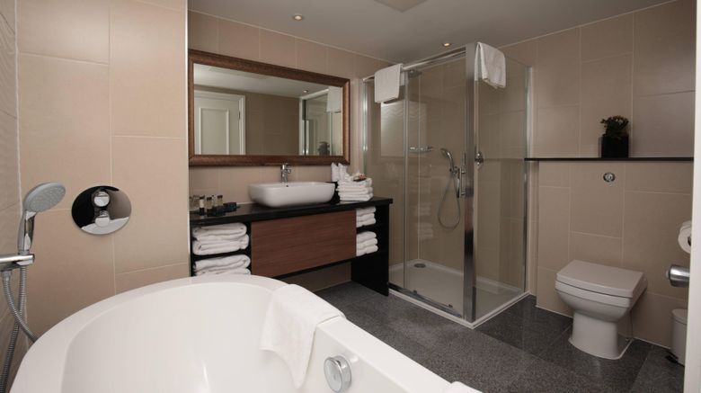 <b>Renaissance London Heathrow Hotel Room</b>. Images powered by <a href="https://www.leonardoworldwide.com/" title="Leonardo Worldwide" target="_blank">Leonardo</a>.