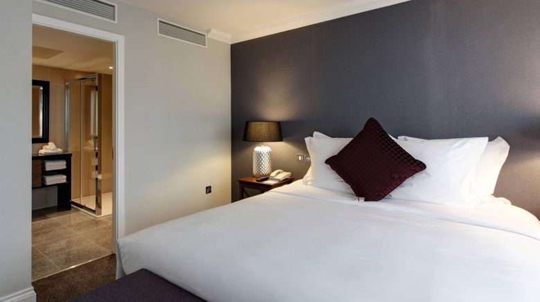 <b>Renaissance London Heathrow Hotel Suite</b>. Images powered by <a href="https://www.leonardoworldwide.com/" title="Leonardo Worldwide" target="_blank">Leonardo</a>.