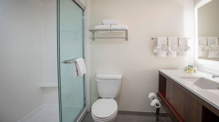 Holiday Inn Pensacola - University Area Room