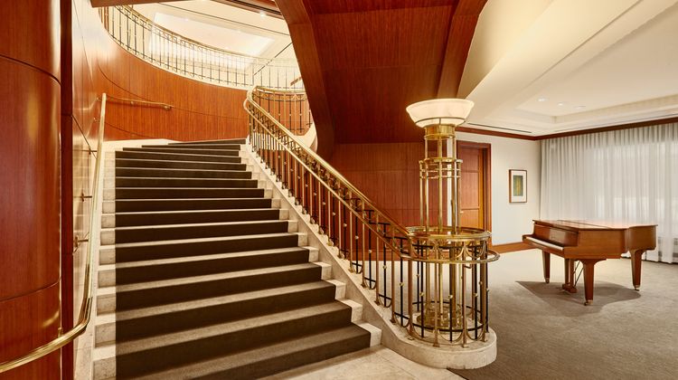 InterContinental Hotel & Conference Ctr Lobby