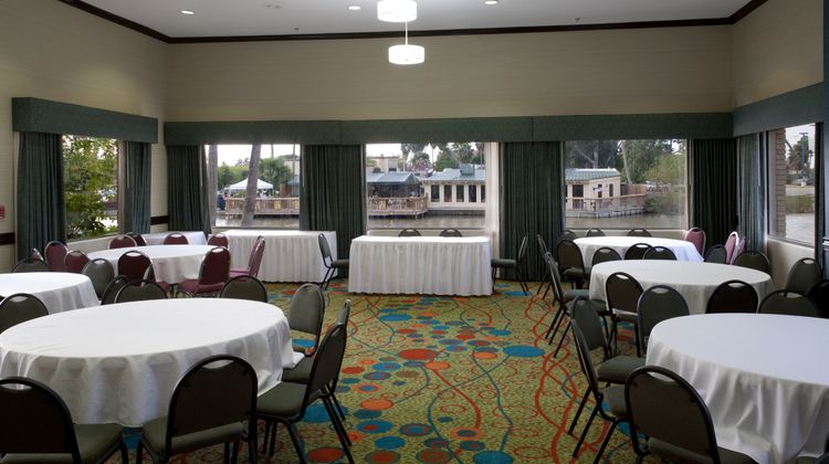 Holiday Inn Express & Suites Brownsville Meeting