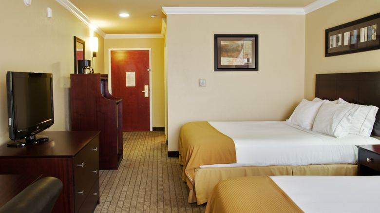 <b>Holiday Inn Express Hotel & Suites Room</b>. Images powered by <a href="https://www.leonardoworldwide.com/" title="Leonardo Worldwide" target="_blank">Leonardo</a>.