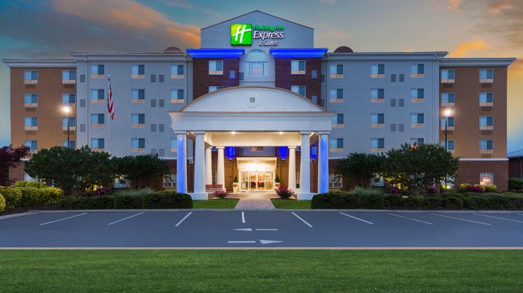 Holiday Inn Express & Stes Fort Lee Exterior