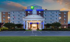 Holiday Inn Express & Stes Fort Lee