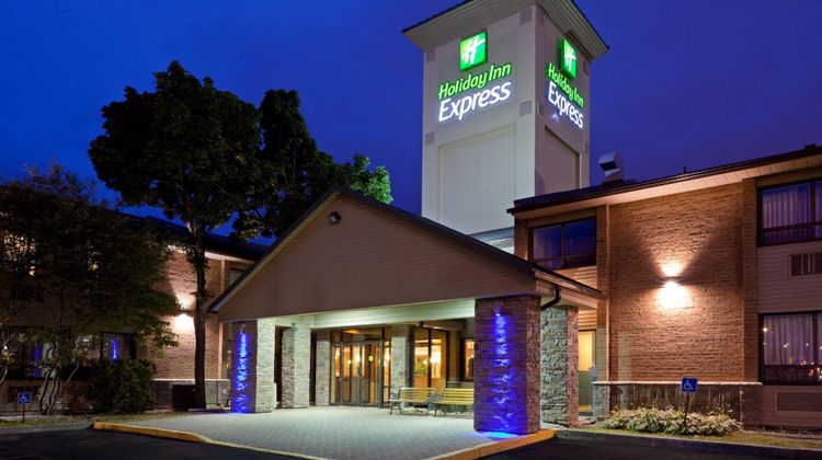 Holiday Inn Express Toronto East Exterior