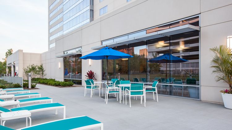 Holiday Inn Cleveland Clinic Exterior