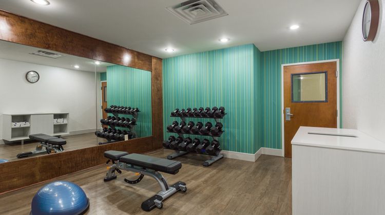 Holiday Inn Express & Stes Fort Lee Health Club