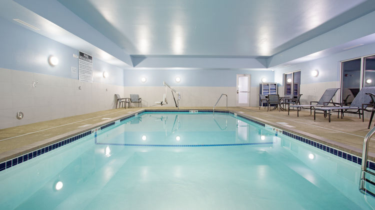 Holiday Inn Express & Sts North Lincoln Pool