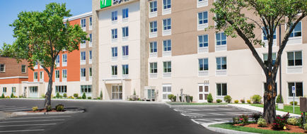 Holiday Inn Express Chelmsford Exterior