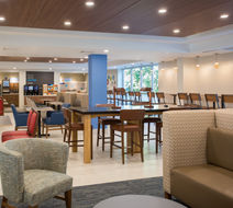 Holiday Inn Express Chelmsford Lobby