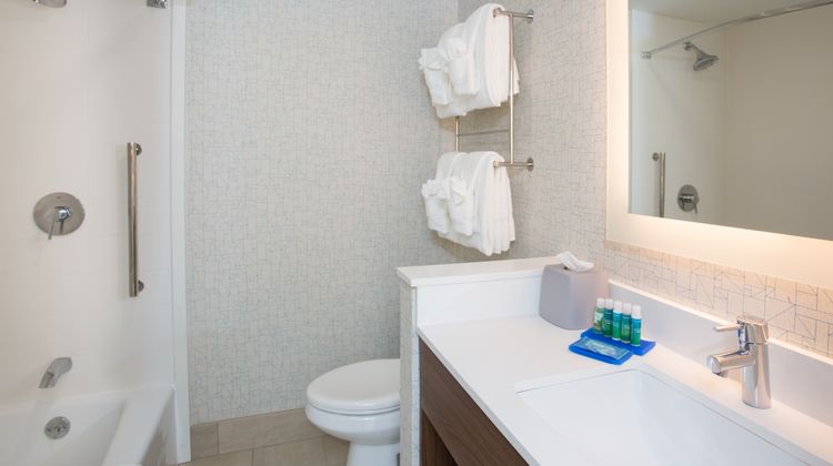 Holiday Inn Express Chelmsford Room