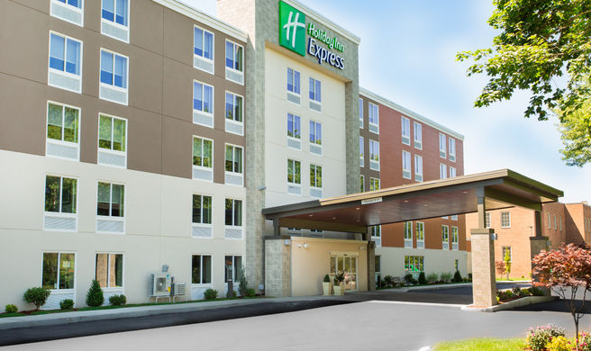 Holiday Inn Express Chelmsford Exterior