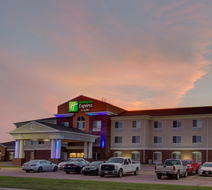 Holiday Inn Express and Suites Exterior