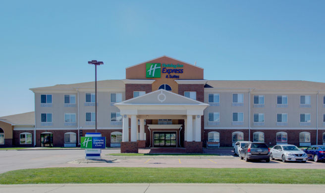 Holiday Inn Express and Suites Exterior