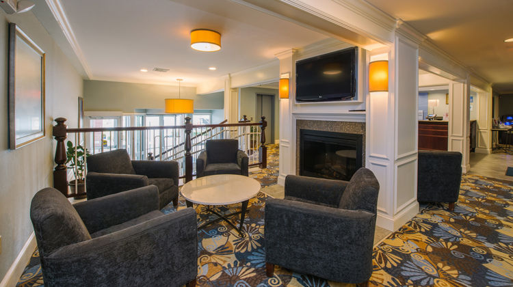 Holiday Inn Express Merrimack Lobby