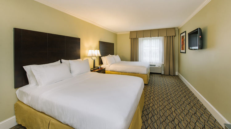 Holiday Inn Express Merrimack Suite