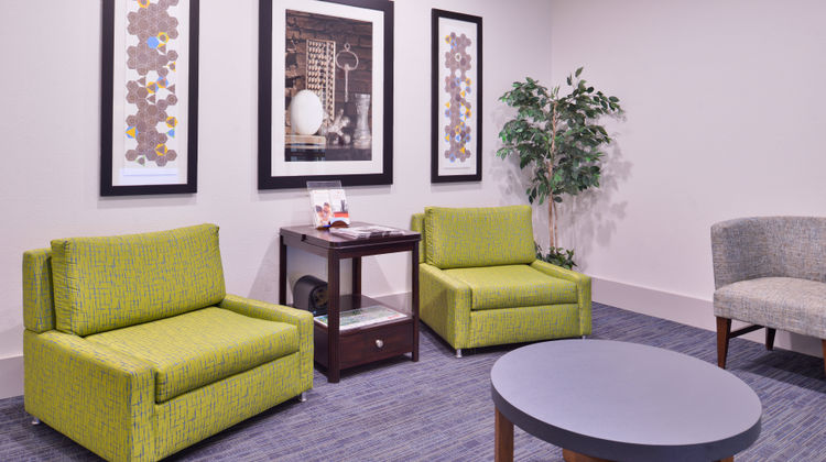 Holiday Inn Express NW Medical Area Lobby