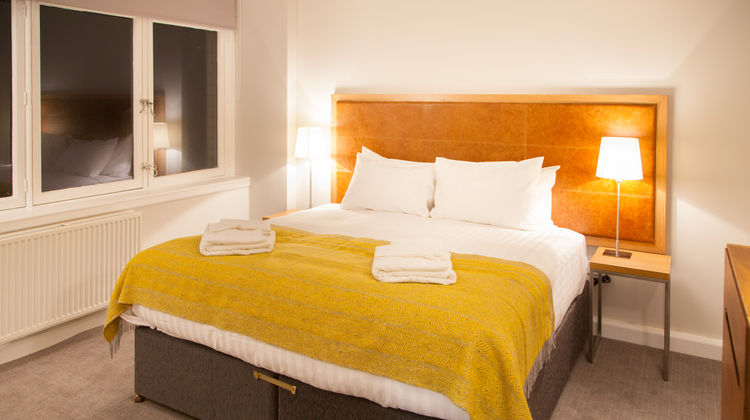 Premier Suites Plus Glasgow Room
