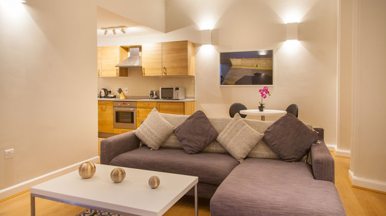 Premier Suites Plus Glasgow Room