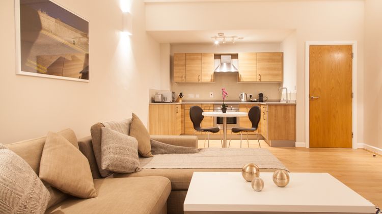 Premier Suites Plus Glasgow Room