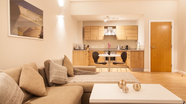 <b>Premier Suites Plus Glasgow Room</b>. Images powered by <a href="https://www.leonardoworldwide.com/" title="Leonardo Worldwide" target="_blank">Leonardo</a>.