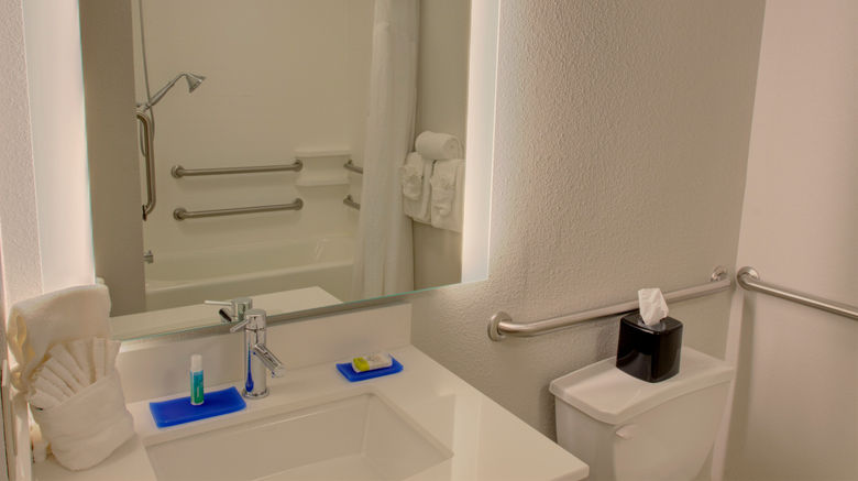 <b>Holiday Inn Express and Suites Room</b>. Images powered by <a href="https://www.leonardoworldwide.com/" title="Leonardo Worldwide" target="_blank">Leonardo</a>.