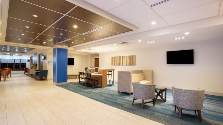 Holiday Inn Express & Suites Owing Mills Lobby