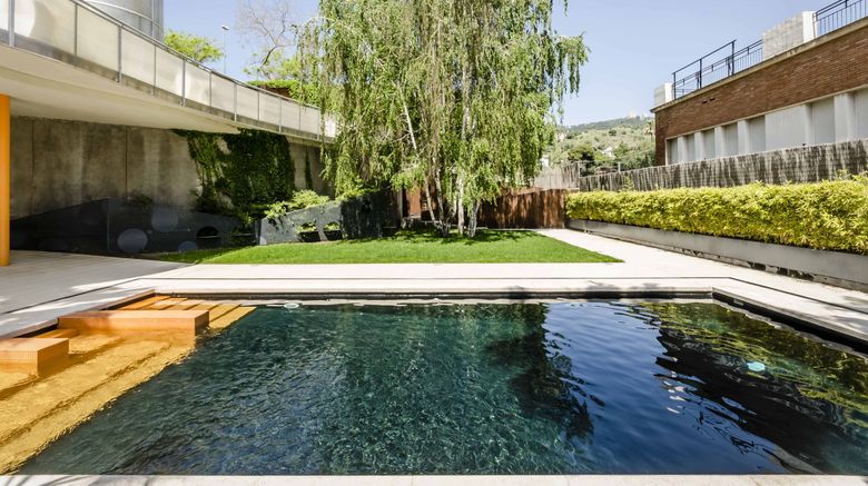<b>Ikonik Angli Pool</b>. Images powered by <a href="https://www.leonardoworldwide.com/" title="Leonardo Worldwide" target="_blank">Leonardo</a>.