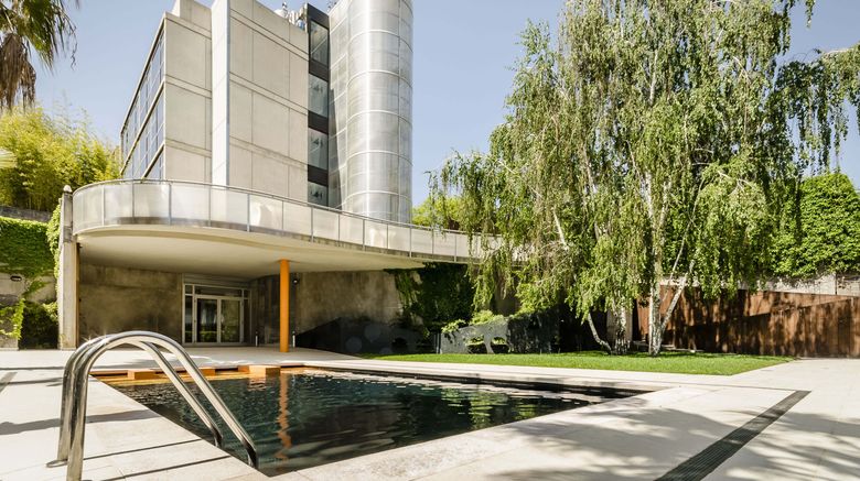 <b>Ikonik Angli Pool</b>. Images powered by <a href="https://www.leonardoworldwide.com/" title="Leonardo Worldwide" target="_blank">Leonardo</a>.