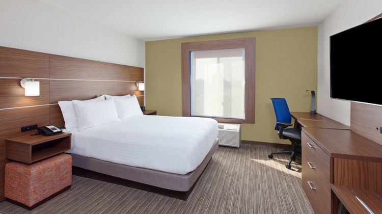 Holiday Inn Express West Los Angeles Room