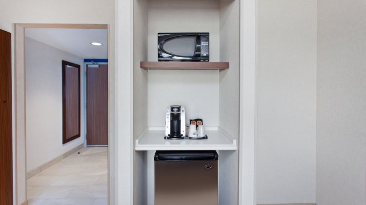 Holiday Inn Express West Los Angeles Room