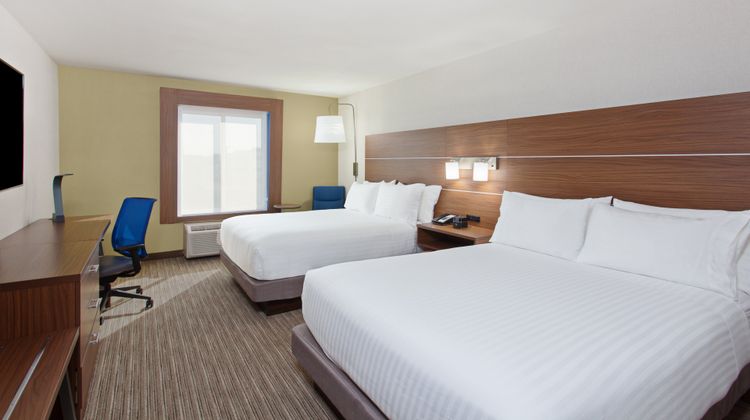 Holiday Inn Express West Los Angeles Room