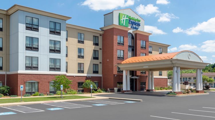 Holiday Inn Express New Philadelphia Exterior