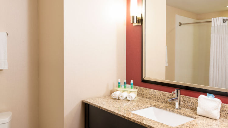 Holiday Inn Express New Philadelphia Room