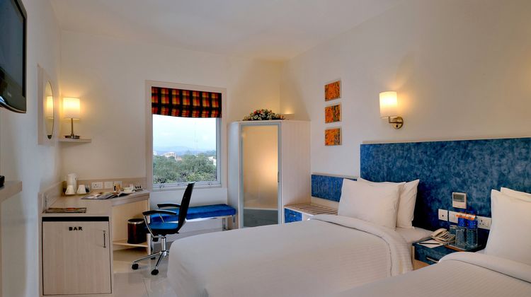 Hometel Chandigarh Room