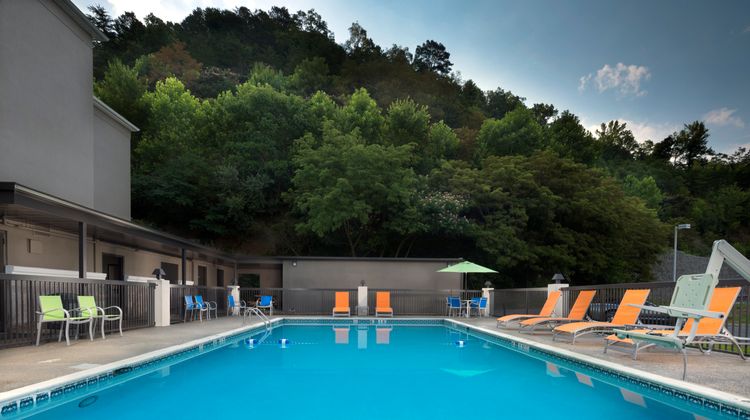 Holiday Inn Express Middlesboro Pool