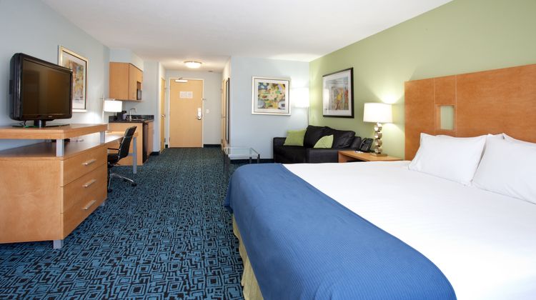 Holiday Inn Express Hotel & Suites Suite