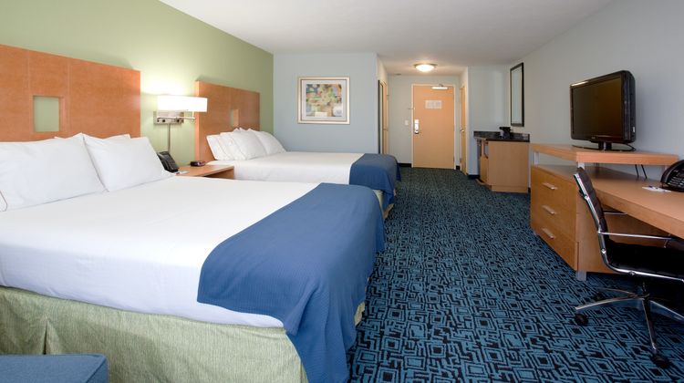 Holiday Inn Express Hotel & Suites Room
