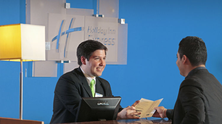 Holiday Inn Express Galerias Sn Jeronimo Lobby