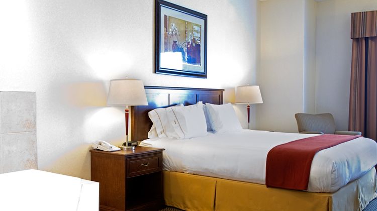 Holiday Inn Express & Suites Drayton Val Suite