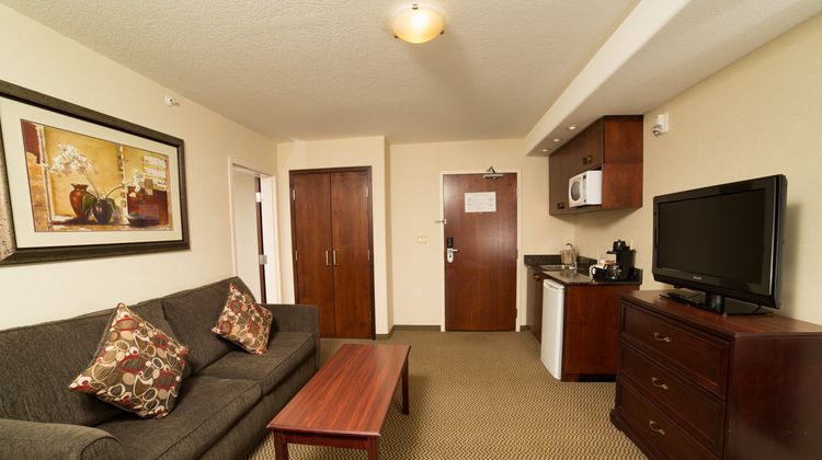 Holiday Inn Hotel & Suites Lloydminster Suite