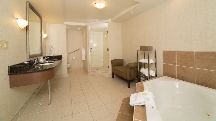 Holiday Inn Hotel & Suites Lloydminster Room