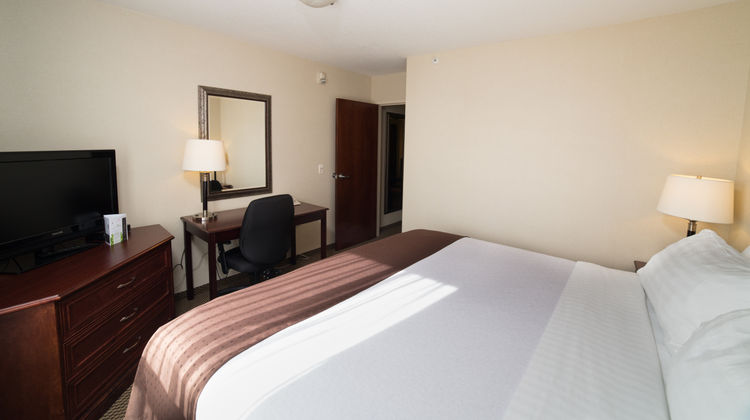 Holiday Inn Hotel & Suites Lloydminster Suite