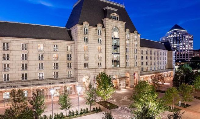 Hotel Crescent Court Exterior