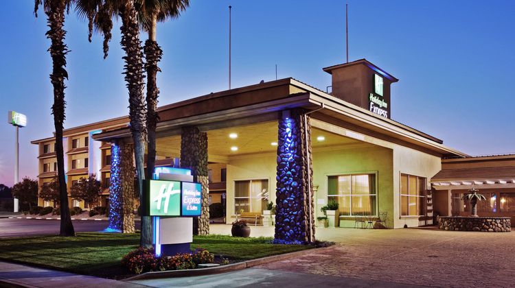 Holiday Inn Express Exterior