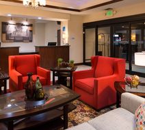 Holiday Inn Express & Suites Pittsburg Lobby