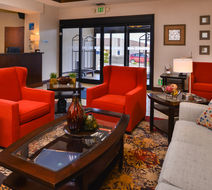 Holiday Inn Express & Suites Pittsburg Lobby