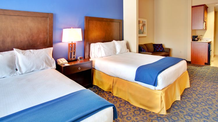 Holiday Inn Express Hotel & Suites Suite