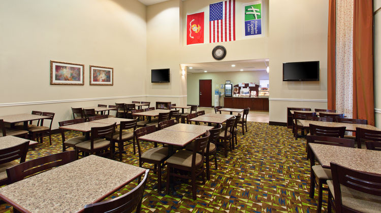 Holiday Inn Express Hotel & Suites Restaurant